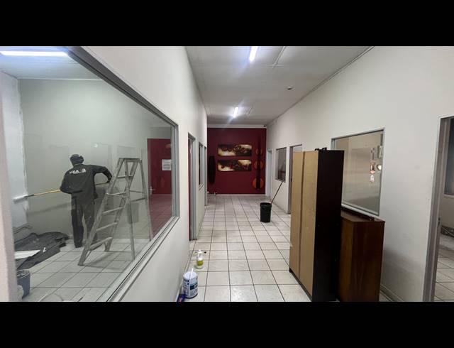 683M² WAREHOUSE TO LET IN SPARTAN